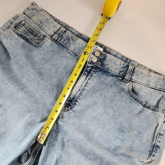 Penningtons Curvy Fit Denim Capri Light Wash Jeans d/C Plus Size 24 Stretch - Picture 9 of 11